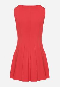 Born2be - Czerwona Sukienka z Wiskozą o Rozkloszowanym Kroju Bez Rękawów Nalomira. Okazja: na co dzień. Kolor: czerwony. Materiał: wiskoza. Długość rękawa: bez rękawów. Styl: klasyczny, casual, elegancki #6