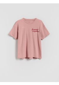Reserved - T-shirt z nadrukiem - różowy. Kolor: różowy. Materiał: bawełna. Wzór: nadruk