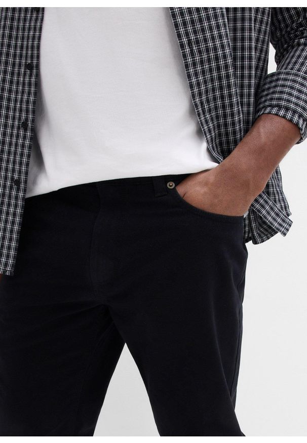 bonprix - Spodnie regular fit z bawełnianego diagonalu, straight. Kolor: czarny. Materiał: bawełna. Styl: klasyczny