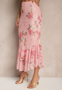 Renee - Różowa Dopasowana Spódnica z Ozdobną Falbaną Efravaria. Okazja: na co dzień, na spotkanie biznesowe. Kolor: różowy. Styl: biznesowy, elegancki, casual #5