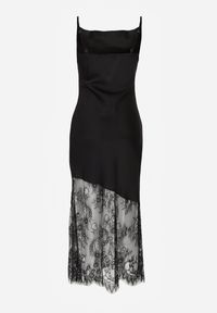 Renee - Czarna Satynowa Sukienka o Asymetrycznym Kroju z Koronkowym Dołem Mellea. Kolor: czarny. Materiał: satyna, koronka. Długość rękawa: na ramiączkach. Wzór: koronka. Typ sukienki: asymetryczne. Styl: elegancki #2