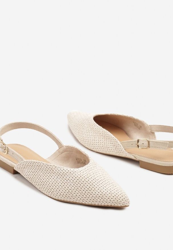 Renee - Jasnobeżowe Sandały na Płaskiej Podeszwie Typu Slingback z Ażurową Cholewką Florabia. Okazja: na co dzień, na spacer. Zapięcie: sprzączka. Kolor: beżowy. Wzór: ażurowy. Sezon: lato. Obcas: na płaskiej podeszwie. Styl: casual, elegancki