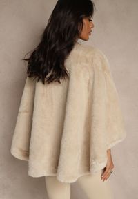 Renee - Beżowe Futerkowe Ponczo Ozdobione Paskiem Monareva. Okazja: na co dzień. Kolor: beżowy. Materiał: jeans. Wzór: aplikacja. Styl: casual, elegancki #5