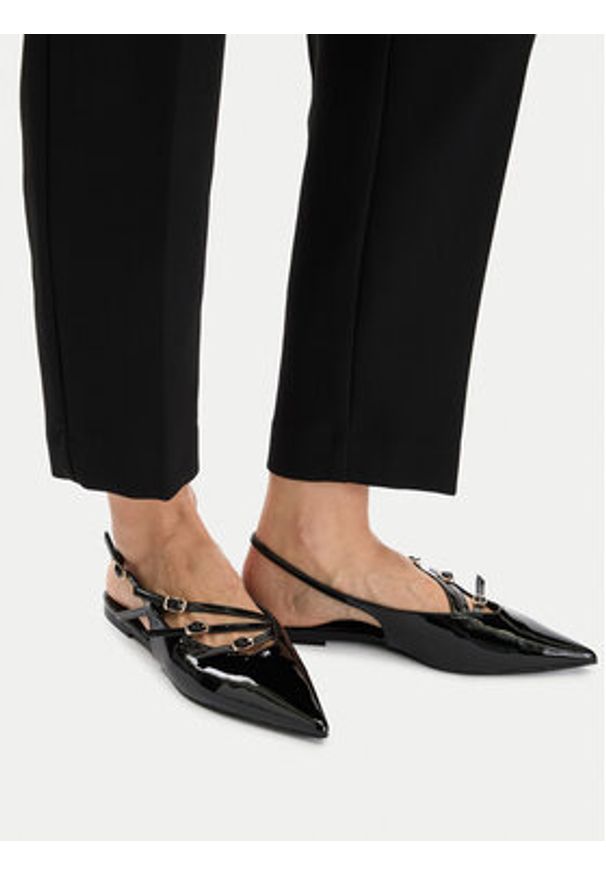 Steve Madden Baleriny Cianna SM11003709 Czarny. Kolor: czarny. Materiał: skóra