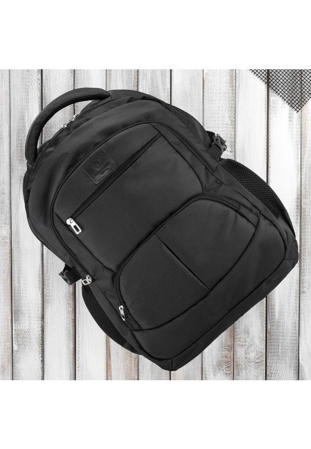 Portfel skórzany PAOLO PERUZZI T-104-BL czarny. Kolor: czarny. Materiał: materiał