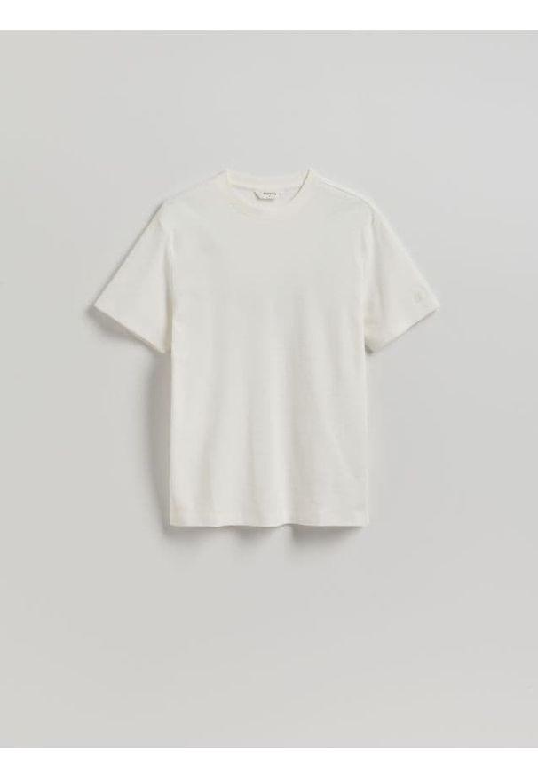 Reserved - Strukturalny t-shirt comfort fit - złamana biel. Materiał: dzianina, bawełna