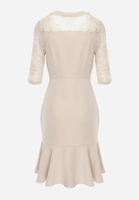Born2be - Beżowa Taliowana Sukienka VICES z Koronkowymi Rękawami Oceamara. Kolor: beżowy. Materiał: koronka. Wzór: aplikacja, koronka. Styl: elegancki #2