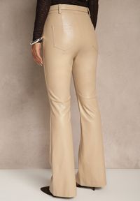 Renee - Beżowe Spodnie Flare z Imitacji Skóry Vebria. Okazja: na co dzień. Kolor: beżowy. Materiał: skóra. Styl: casual, elegancki #4