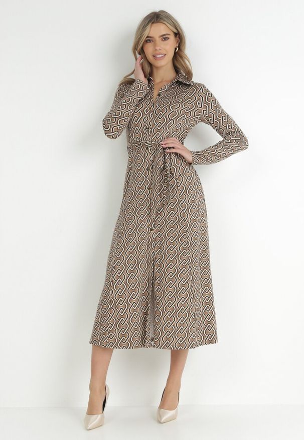 Born2be - Beżowa Sukienka Koszulowa z Wiązanym Paskiem Farima. Kolor: beżowy. Materiał: tkanina, materiał. Wzór: nadruk, aplikacja. Typ sukienki: koszulowe. Długość: midi