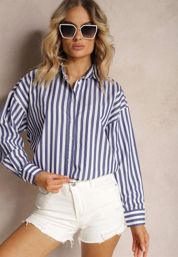 Renee - Granatowo-Biała Bawełniana Koszula w Pionowe Paski Zapinana na Guziki Drolia. Kolor: niebieski. Materiał: bawełna. Wzór: paski. Styl: klasyczny