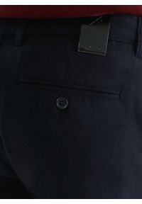 Pako Lorente - PAKO LORENTE – Granatowe spodnie męskie P22WB-WX-001-G-0. Kolor: niebieski. Materiał: bawełna, elastan. Długość: długie. Wzór: gładki #4