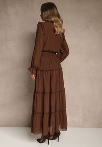 Renee - Brązowa Sukienka VICES Koszulowa z Falbaną w Rustykalnym Stylu Arivite. Okazja: na imprezę, na co dzień. Kolor: brązowy. Typ sukienki: koszulowe. Styl: casual #4