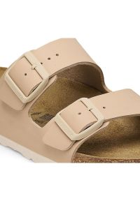 Klapki Birkenstock Arizona Bs 1027723 beżowy. Kolor: beżowy. Materiał: materiał, syntetyk, welur, skóra. Wzór: paski. Styl: retro #6