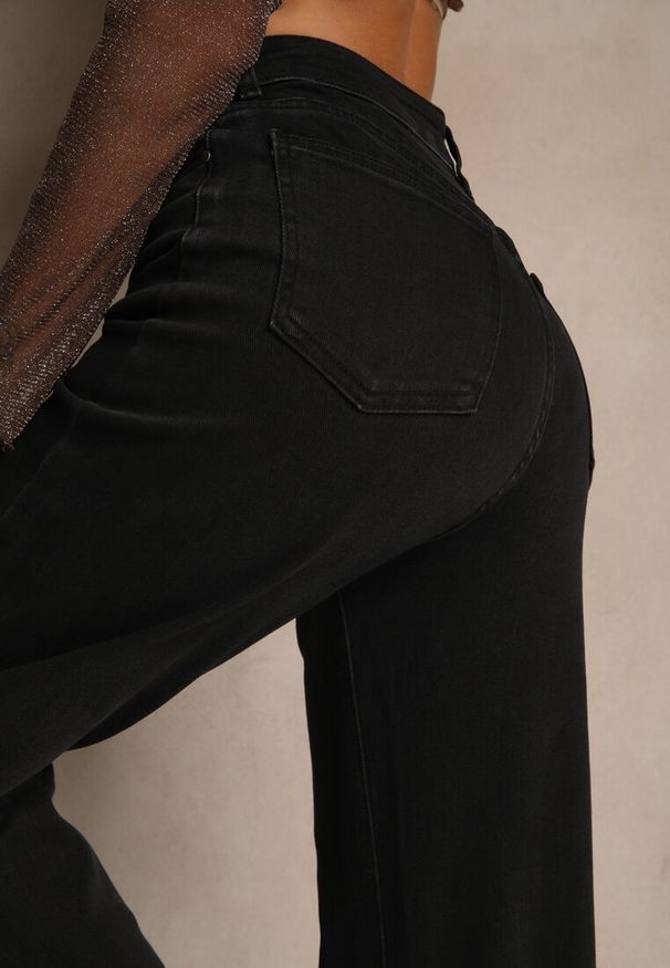 Renee - Czarne Szerokie Jeansy Regular Waist Isovena. Kolor: czarny. Wzór: aplikacja. Styl: elegancki