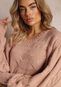 Renee - Różowy Długi Sweter Oversize z Wypukłym Splotem All Over Somet. Kolor: różowy. Długość: długie. Wzór: ze splotem. Styl: elegancki