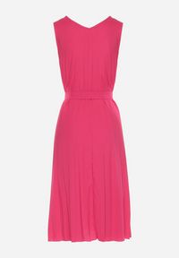 Born2be - Fuksjowa Rozkloszowana Sukienka Midi Plisowana z Materiałowym Paskiem Varethia. Kolor: różowy. Materiał: materiał. Wzór: aplikacja. Długość: midi #7