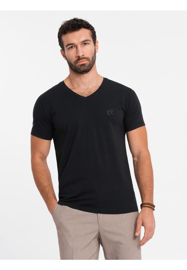 Ombre Clothing - T-shirt męski V-neck SLIM FIT z elastanem i printem – czarny V1 - Rozmiar: M. Okazja: na co dzień. Typ kołnierza: dekolt w serek. Kolor: czarny. Materiał: elastan. Wzór: nadruk. Styl: casual