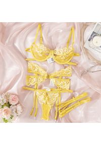 Intica - Komplet bielizny z haftem regulowane ramiączka Ayumi. Kolor: żółty. Materiał: materiał. Wzór: haft