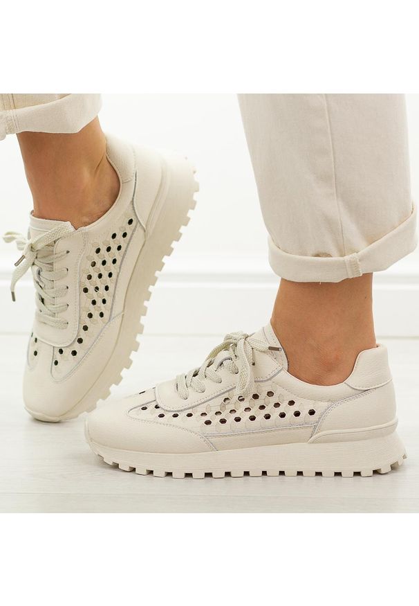 Skórzane Wt ażurowe półbuty damskie Vinceza 66933. Okazja: na co dzień. Zapięcie: sznurówki. Kolor: beżowy. Materiał: skóra. Szerokość cholewki: normalna. Wzór: ażurowy. Sezon: wiosna, jesień, lato. Styl: casual, elegancki, klasyczny