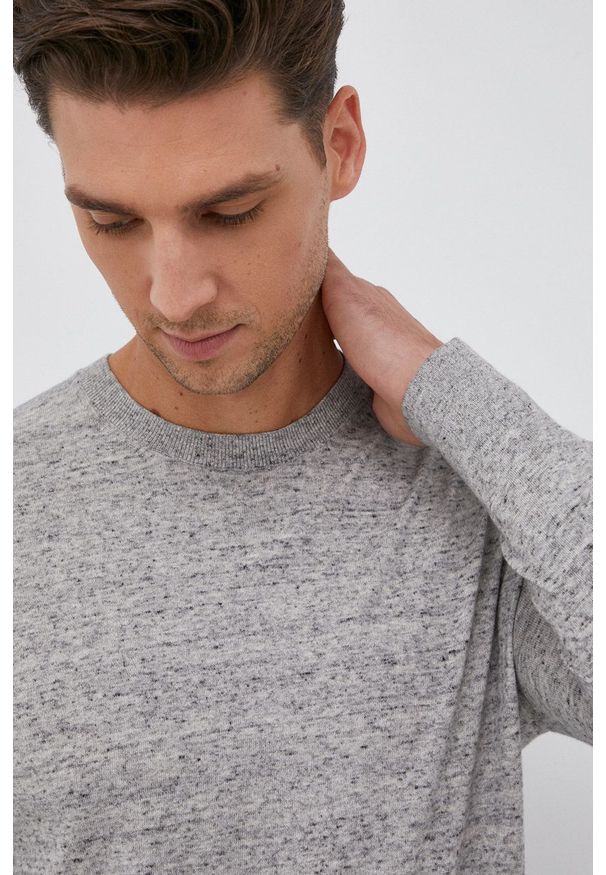 GAP - Sweter. Okazja: na co dzień. Kolor: szary. Materiał: dzianina. Długość rękawa: długi rękaw. Długość: długie. Styl: casual