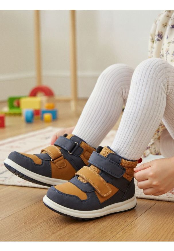 Sinsay - Buty trekkingowe - żółty. Kolor: żółty