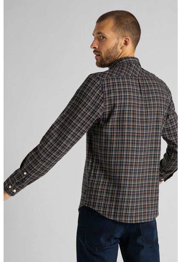 Lee - LEE BUTTON DOWN MĘSKA KOSZULA REGULAR FIT OLIVE GREEN L880RMNX 112123419. Typ kołnierza: button down