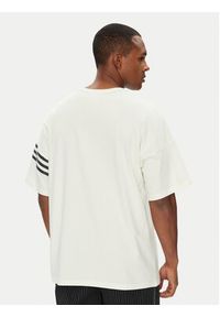 Adidas - adidas T-Shirt Neuclassics HZ3698 Biały Oversize. Kolor: biały. Materiał: bawełna