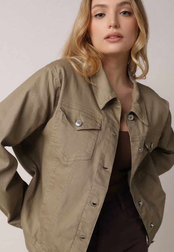 Born2be - Ciemnobeżowa Bawełniana Kurtka Jeansowa Perimea. Kolor: beżowy. Materiał: bawełna, jeans