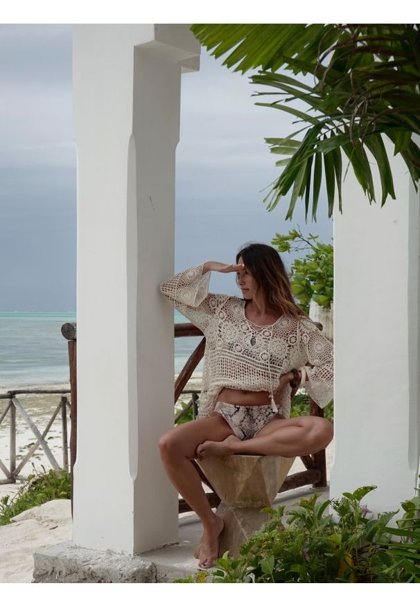 Reserved - Dzianinowa narzutka plażowa - kremowy. Okazja: na plażę. Kolor: kremowy. Materiał: dzianina