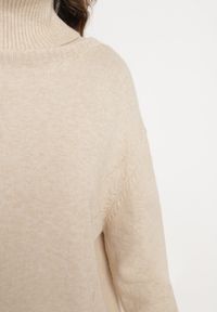 Born2be - Beżowy Sweter z Golfem i Dodatkiem Kaszmiru Rorizia. Okazja: do pracy, na co dzień. Typ kołnierza: golf. Kolor: beżowy. Długość: długie. Wzór: aplikacja. Materiał: kaszmir. Długość rękawa: długi rękaw. Sezon: zima, jesień. Styl: klasyczny, casual #4