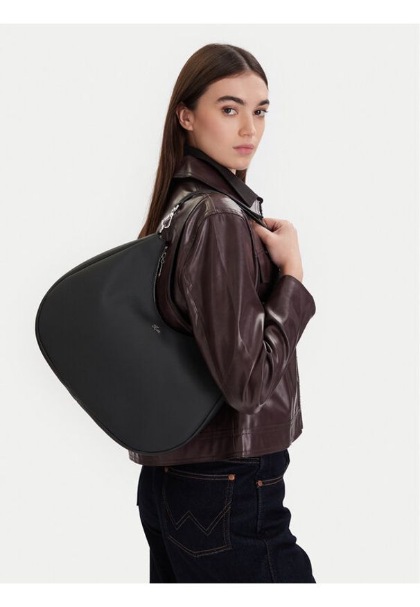 Lacoste Torebka Daily City Bag NF5125DZ Czarny. Kolor: czarny. Materiał: skórzane