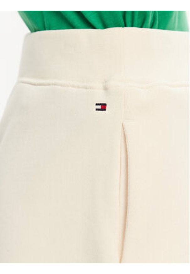TOMMY HILFIGER - Tommy Hilfiger Szorty sportowe WW0WW45518 Beżowy Regular Fit. Kolor: beżowy. Materiał: bawełna