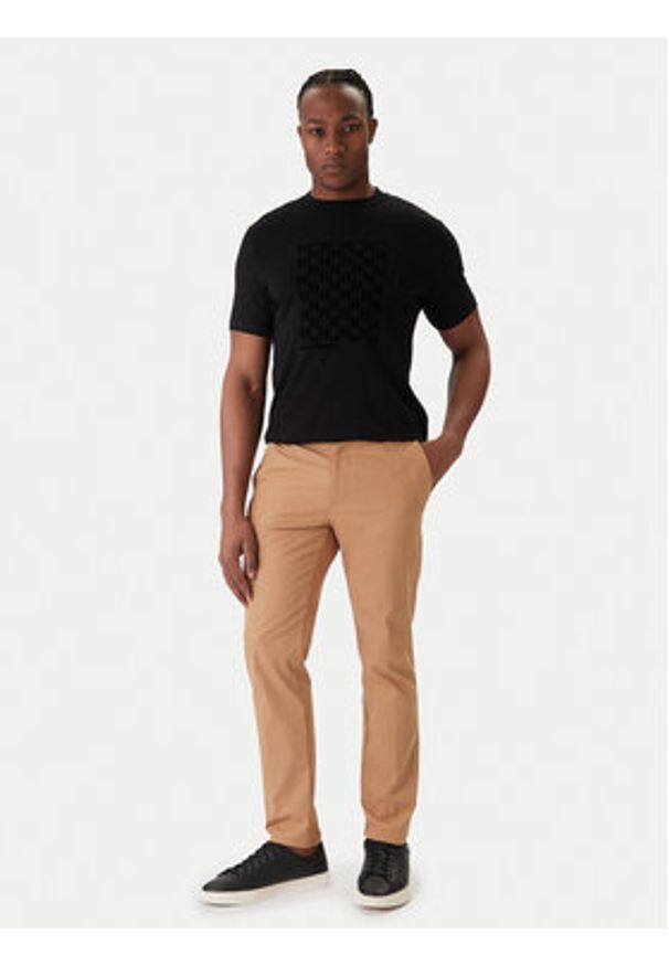 Karl Lagerfeld - KARL LAGERFELD T-Shirt 755040 561221 Czarny Regular Fit. Typ kołnierza: dekolt w karo. Kolor: czarny. Materiał: bawełna