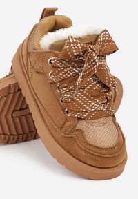 Born2be - Brązowe Sneakersy Śniegowce z Ocieplaną Wyściółką i Szerokimi Sznurówkami Naleia. Okazja: na uczelnię. Zapięcie: sznurówki. Kolor: brązowy. Materiał: jeans. Styl: sportowy, elegancki