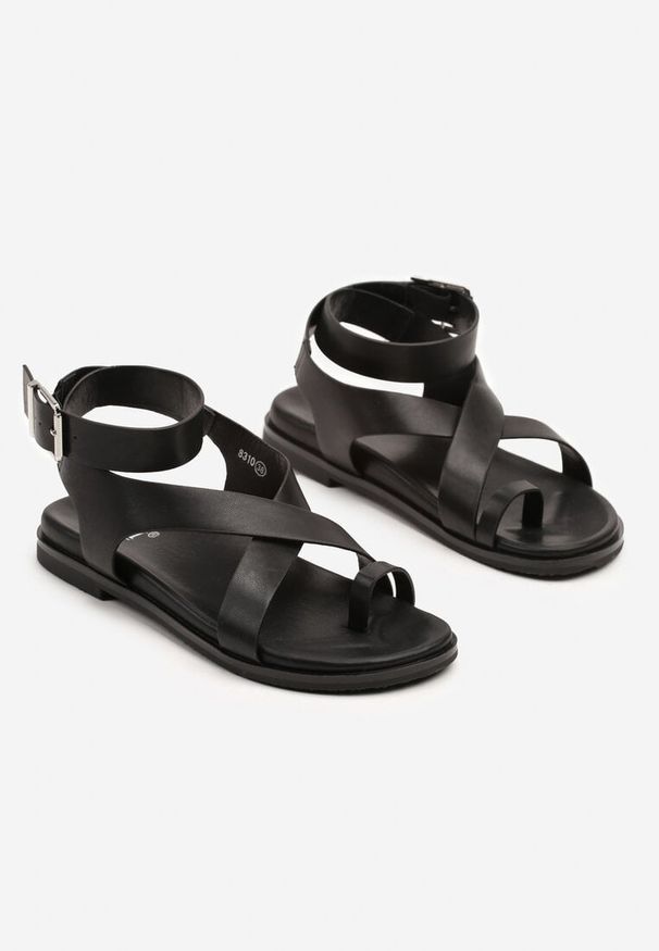 Born2be - Czarne Sandały w Stylu Japonek z Geometrycznymi Paskami Kerraza. Okazja: na co dzień. Zapięcie: pasek. Kolor: czarny. Materiał: jeans. Wzór: geometria. Obcas: na płaskiej podeszwie. Styl: casual, elegancki