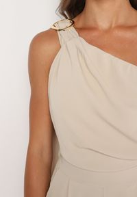 Born2be - Beżowy Kombinezon Asymetryczny na Jedno Ramię z Dwoma Kieszeniami Benama. Okazja: na wesele, na randkę, na ślub cywilny, na imprezę. Kolor: beżowy #5