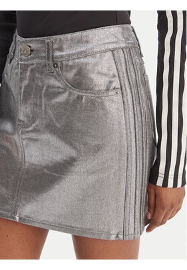 Adidas - adidas Spódnica mini 3-Stripes KD2899 Srebrny Regular Fit. Kolor: srebrny. Materiał: bawełna