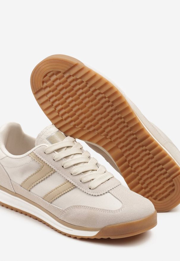 Renee - Beżowe Sneakersy Ozdobione Paskami Nairalina. Okazja: na co dzień. Zapięcie: pasek. Kolor: beżowy. Materiał: jeans. Wzór: aplikacja