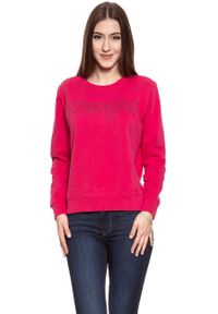 Wrangler - BLUZA WRANGLER DAMSKA CREW SWEAT BRIGHT ROSE W6079HYVC 112130450. Wzór: nadruk