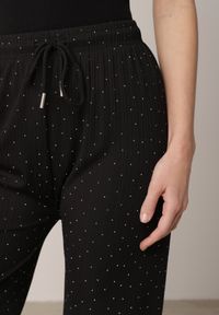 Born2be - Czarne Szerokie Spodnie z Bawełną Zdobione Cyrkoniami Azilene. Okazja: na co dzień. Stan: podwyższony. Kolor: czarny. Materiał: bawełna. Wzór: aplikacja. Styl: casual, klasyczny #8