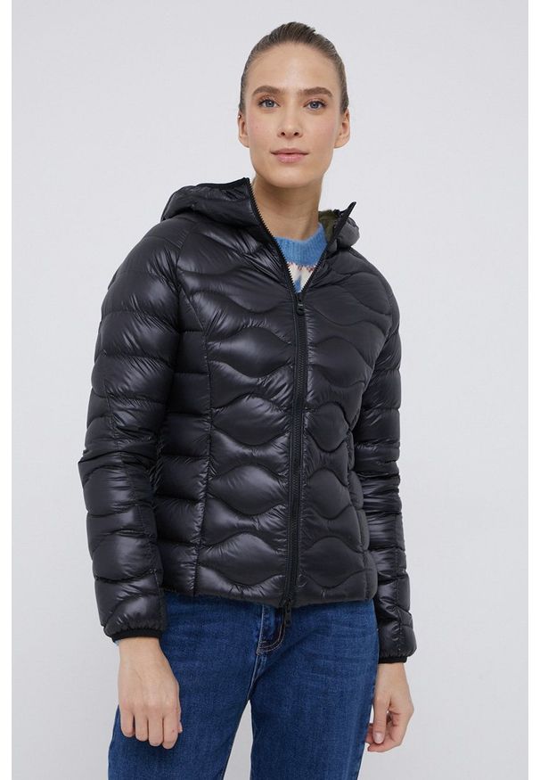 Refrigiwear - RefrigiWear Kurtka puchowa damska kolor czarny zimowa. Okazja: na co dzień. Typ kołnierza: kaptur. Kolor: czarny. Materiał: puch. Długość rękawa: raglanowy rękaw. Sezon: zima. Styl: casual
