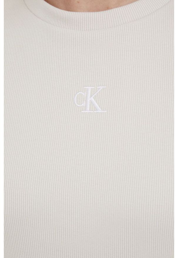 Calvin Klein Jeans sukienka kolor beżowy midi prosta. Kolor: beżowy. Materiał: dzianina, lycra. Długość rękawa: krótki rękaw. Wzór: gładki. Typ sukienki: proste. Długość: midi