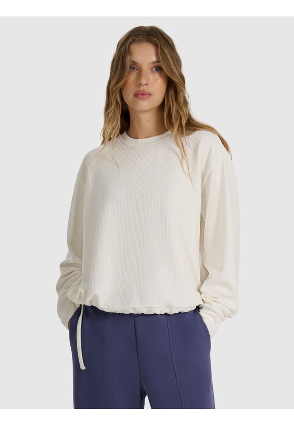 4f - 4F Bluza dresowa nierozpinana z modalem damska - biała XXL. Okazja: na co dzień. Typ kołnierza: bez kaptura. Kolor: biały. Materiał: dresówka. Wzór: gładki, ze splotem. Styl: casual, klasyczny, sportowy