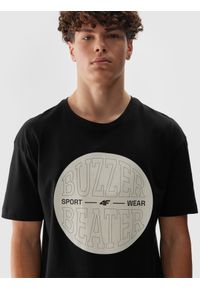 4f - T-shirt regular z nadrukiem męski. Kolor: czarny. Materiał: bawełna. Wzór: nadruk