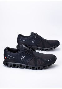 Sneakersy męskie czarne On Running Cloud 5. Okazja: na spacer, na co dzień. Zapięcie: sznurówki. Kolor: czarny. Materiał: materiał. Sport: bieganie