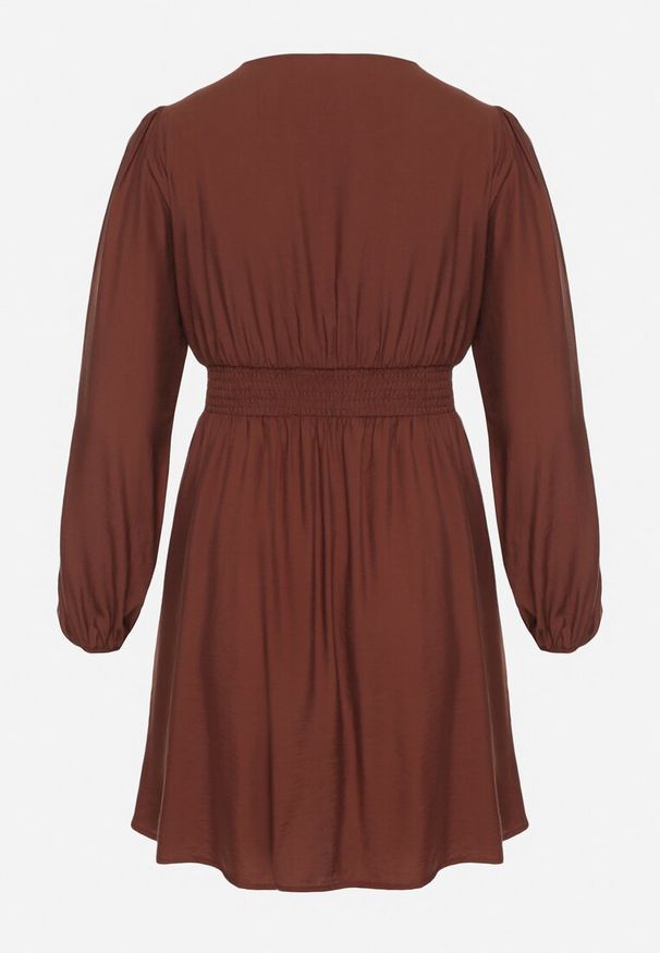 Born2be - Brązowa Rozkloszowana Sukienka z Marszczeniem w Talii i Dekoltem w Serek Salindea. Okazja: na co dzień. Typ kołnierza: dekolt w serek. Kolekcja: plus size. Kolor: brązowy. Długość rękawa: długi rękaw. Typ sukienki: dla puszystych. Styl: casual, elegancki