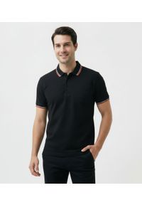 Klasyczna, Męska Koszulka Polo - Brave Soul - Czarna. Okazja: na co dzień. Typ kołnierza: polo. Kolor: czarny. Materiał: bawełna. Sezon: wiosna, lato. Styl: klasyczny #4