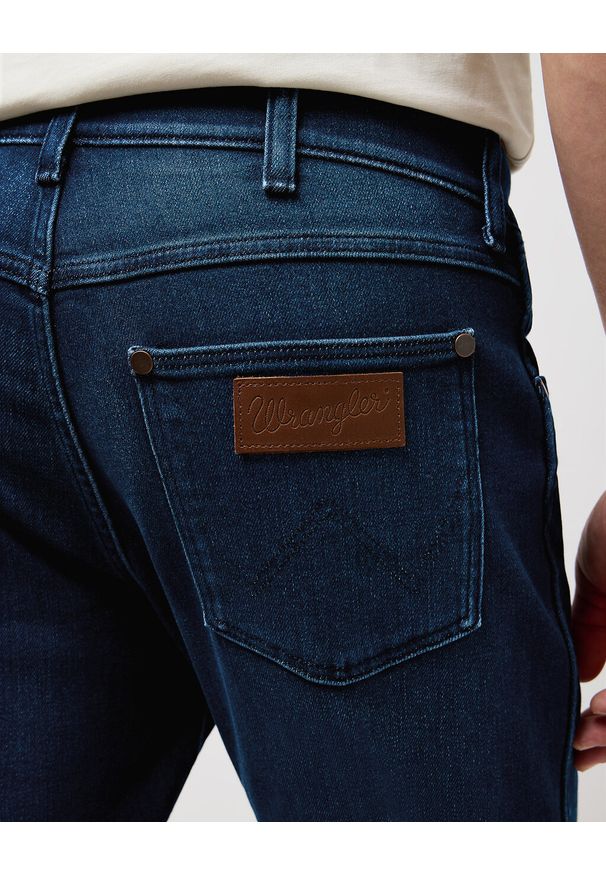 Wrangler - WRANGLER MĘSKIE SPODNIE JEANSOWE LARSTON BLUE JAM 112360183 W18S008801