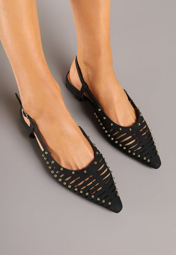 Renee - Czarne Sandały Vices w Stylu Mules z Nitami i Drobnymi Wycięciami Vevalora. Okazja: na co dzień. Kolor: czarny. Obcas: na obcasie. Styl: elegancki, casual. Wysokość obcasa: średni