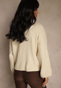 Renee - Jasnobeżowy Golf Ozdobiony Ściągaczami Wedena. Okazja: na co dzień. Typ kołnierza: golf. Kolor: beżowy. Materiał: skóra, jeans. Wzór: aplikacja. Styl: casual #2